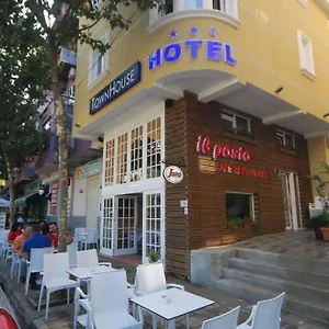 Town House *** Тирана
